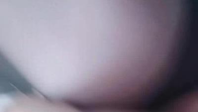 黑丝露脸制服学妹第一次直播还害羞呢，听狼友指挥自己揉着奶子抠着逼，甜甜假鸡巴插进骚穴给狼友看不要错过