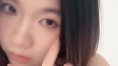 热门精品校花~【猫猫在校 】浴缸足交吃鸡 无套调教的好爽