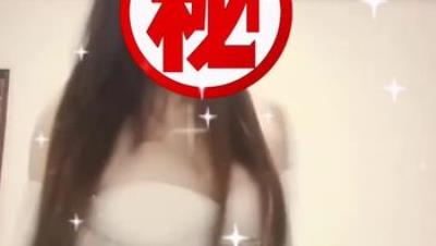 性感热舞加⾃慰喷⽔