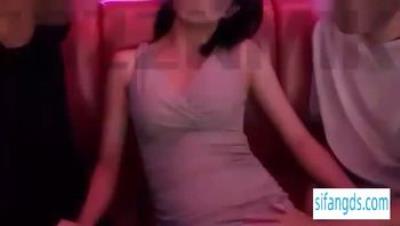 极品绿帽淫妻【Ella小骚狐】最新付费福利，KTV包厢厕所激情3P，前后洞齐开2