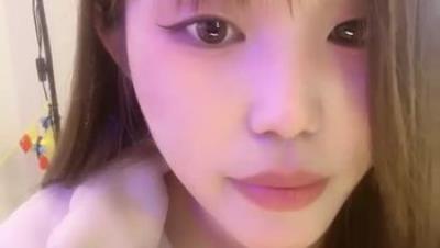 黄色战袍校花女神「甜奶汐」，让人梆硬的身材，一看就是个淫妇，白虎馒头逼，不干个几个小时满足不了！【第二弹】