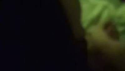 外站乱伦大神【家有风骚漂亮儿媳妇】调教⼉媳正式开始，情趣眼罩，⺟狗项圈，⺟乳洗屌