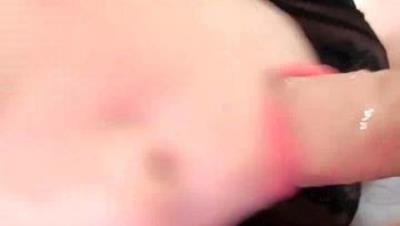 颜值不错的御姐深夜约啪大哥让大哥大鸡巴抽脸草嘴深喉，压在身下爆草揉奶扯她脸，草的骚逼叫爸爸上位抠菊花