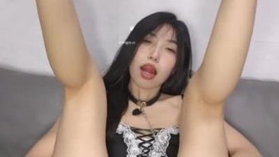 (4)长腿蜜桃臀 黑丝诱惑【施施】~掐脖自慰潮吹翻白眼 1 #蜜桃臂 #大长腿 #施施 #自慰 #潮吹