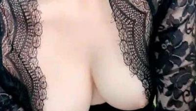 肤白貌美的大奶尤物，连逼毛都是那么性感诱人，高颜值跟狼友萝莉诱惑，来了大姨妈展示完美好身材高清无水印