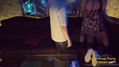 【爱玩夫妻】疯狂换妻派对，喝了几杯酒后，人妻们就像变了个人，热情奔放到不行