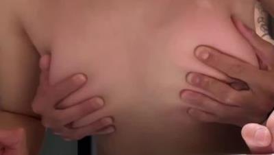 推特新晋泡良桩机，京城纹身肌肉壮汉「南叔」付费资源，白富美反差婊被按在洗手台打桩，每一下都撞出臀浪真耐操