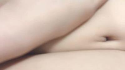 泡芙小妹深夜宾馆激情大秀直播，让好姐妹吃奶舔逼浪叫呻吟，道具疯狂抽插都快被干哭了，高潮不止浪叫不断