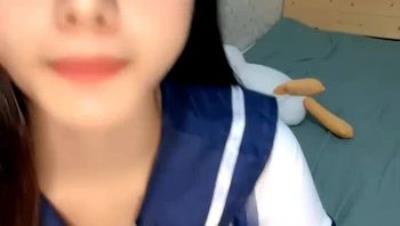 制服露脸风骚小妹你的欲梦大秀直播诱惑狼友，听狼友指挥脱光光了发骚，揉奶玩逼掰开看特写，表情好骚真刺激