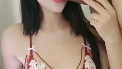 颜值嫩妹【九亿少男梦】第二弹，中年大叔的玩具，大长腿白虎嫩穴，口活干炮样样精通