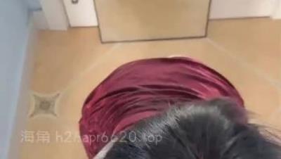 31万粉淫乱大神【奶子即正义】钻石贴①，调教S级⼈妻，给她⽼公打电话和肛交⼆选⼀