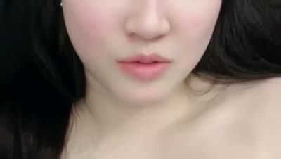 素颜女大学生【小猫媚烦恼】这几个月最漂亮的新人，皮肤白皙，粉穴粉菊大白臀，后入无套要操死了