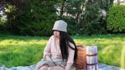 极品阿黑颜母狗「Pupu噗噗」《小姐森林野餐篇1》管家说小姐每周都会独自去森林野餐，这不过是小姐隐藏欲望的借口…