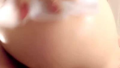 黑丝高跟小皮裤全程露脸的极品骚货精彩一夜大秀直播，淫声荡语互动撩骚揉奶玩逼，无毛白虎特写展示高潮不止