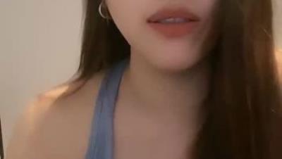 黄色战袍校花女神「甜奶汐」，让人梆硬的身材，一看就是个淫妇，白虎馒头逼，不干个几个小时满足不了！【第五弹】