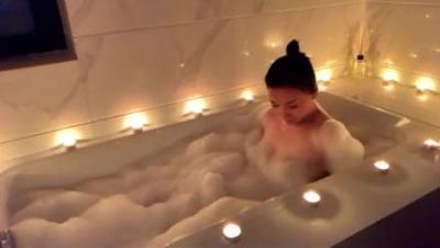 【宝宝米奇】五一最新长篇4P+泡泡浴，怀孕人妻荷尔蒙狂飙，三男伺候才能满足2