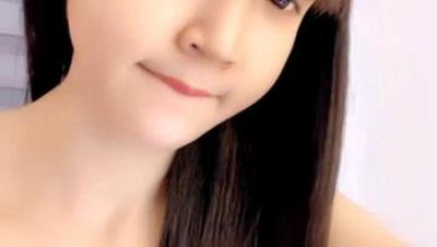 丝袜高跟露脸极品大长腿女友的诱惑，性感的馒头逼里塞着跳蛋抽插骚穴，特写展示高潮喷水，浪叫呻吟不止好骚