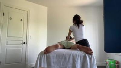 预约上门女按摩师自愿献身韩国大屌痞子「sinfuldeeds」OF私拍，首约越南小只马蜂腰技师，主动上位按摩蹭鸟