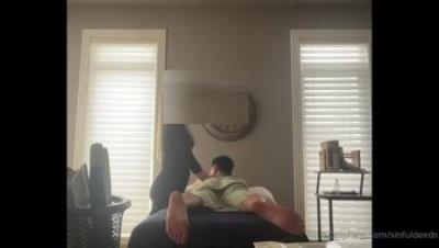 预约上门女按摩师自愿献身韩国大屌痞子「sinfuldeeds」OF私拍，二约挪威性感翘臀女技师，服务下盘时主动就口