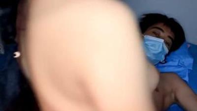 丝袜高跟露脸大奶小骚妻深夜跟小哥激情啪啪展示给狼友看，口交大鸡巴揉奶抠逼无套抽插，给骚逼草尿浪叫不止