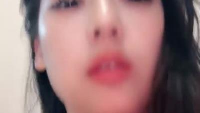 【泡芙】真的是漂亮，明星脸，好逼被狗操了，看得让人心痛，还是无套！