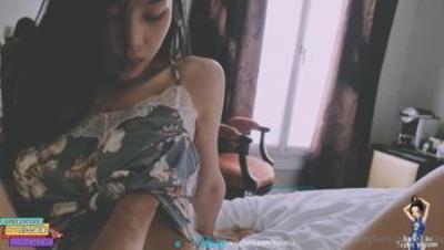 知名华人留学生网黄「Spicy Gum」「刘玥」有一个性欲旺盛的亚裔女友是一种怎样的体验？一大早就来调情榨精！