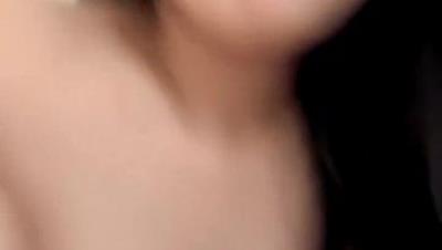 寂寞的美女镜头前直播发骚，逼毛浓密互动撩骚，淫声荡语听指挥，各种撩骚刺激狼友，小道具插进逼逼浪叫呻吟