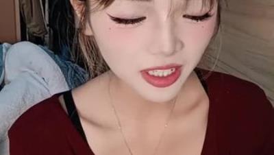 【你脸红了唉】纯情学妹眼神撩人 淫声荡语不断道具自慰猛插~喷水超级爽啊