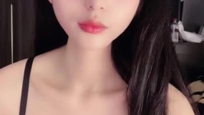 【初恋情人系女神】某航空大学女大学妹「航空菲菲」合集，露脸高跟情趣丝袜，极品美臀，假屌坐插式自慰②