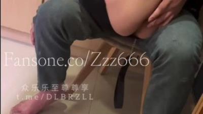 「郑原创」FO私拍，极品白嫩C奶修长美腿嫩妹，气质但淫叫声异常淫荡的骚货，背着男友当我的母狗