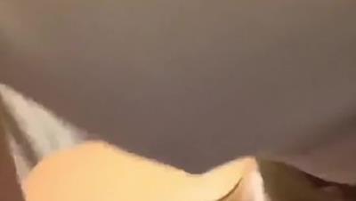 街边性福的饿了么外卖小哥被长腿御姐勾引，送外卖到酒店结果被拿下借肉棒一用，被内射真是舒服极了