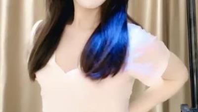 出道即巅峰，新人校花下海，高冷眼镜反差婊【蓝川诗诗】福利，粉鲍自慰抽插淫水泛光零距离插菊