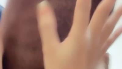 风韵美人妻被黑鬼粗长肉棒3P，超紧一定很爽黑鬼射完还想要，骚逼后庭上下一起操成奥利奥饼干