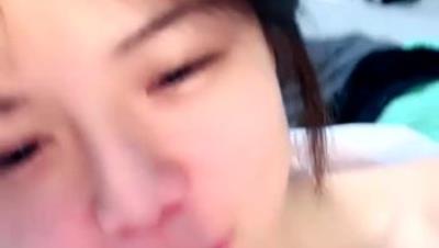 【学妹007】甜妹学妹极品身材~浑圆粉嫩奶子掰逼道具抽插对屏特写