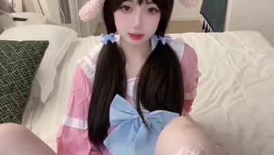 B站超高颜值大眼萌妹『奶芙』兔叽兔姬 粉嫩一线天肉鲍，超美颜值顶级尤物，清纯淫靡并存，美乳丰臀超反差小姐姐