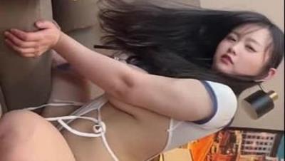 70万粉丝女网红【大晴暴脾气】顶级巨乳波涛汹涌，脸蛋也很不错，极品尤物一个