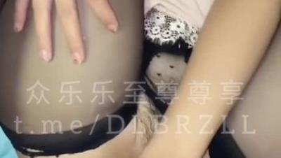 极品丝袜淫妻「寻欢作乐」原创夫妇性爱记录，第一人称视角性爱沉浸式淫妻，画质虽然一般，但贵在真实，满满代入感