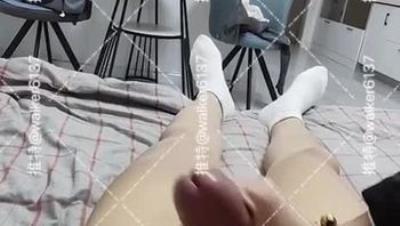 【狮子座】新人，32岁红衣良家少妇，完美露脸，小骚逼好痒，每次插进去都暖暖的刺激