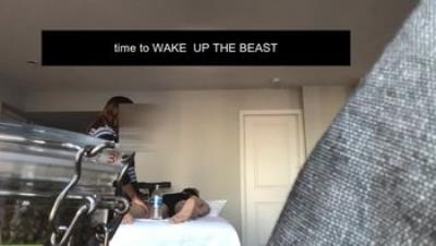 预约上门女按摩师自愿献身韩国大屌痞子「sinfuldeeds」OF私拍，三约非洲裔女技师，石头剪刀布输了的人口交