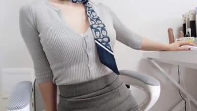 OL办公范，新人御姐【jiajia-999】下海福利， 高跟灰丝开裆袜，抽插多次喷水