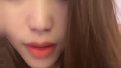 黄色战袍校花女神「甜奶汐」，让人梆硬的身材，一看就是个淫妇，白虎馒头逼，不干个几个小时满足不了！【第八弹】