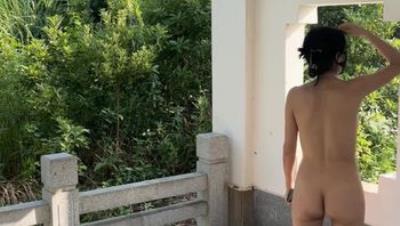 天花板露出狂人御姐【cikaimoon】付费⑦，更大胆直接，帮老农干活小卖店勾引老头