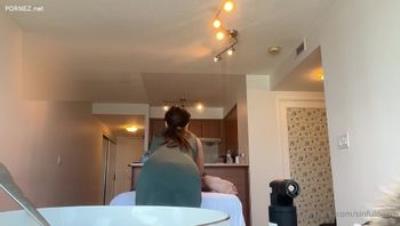 预约上门女按摩师自愿献身韩国大屌痞子「sinfuldeeds」OF私拍，四约丰满意大利已婚女技师，终于推到操到了