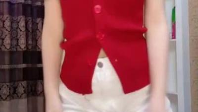 樱桃小口行X级天花板【路雨】也扛不住了下海福利，美乳美鲍，脸穴同框道具自慰，美炸了