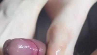 【命比腿长系列】新晋长腿嫩妻、极品舞蹈生「跳跳羊」原创性爱作品，超白嫩裸足解禁，第一人称视角享用手足服务