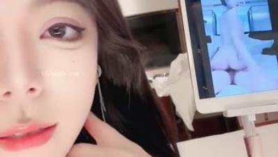 火爆人气啪啪女王！【奴模姬】高价收费房无套吃鸡啪啪 边插边扣屁眼 干到撕心裂肺