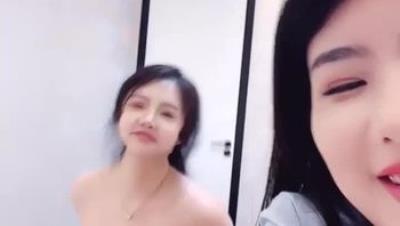 高颜值姐妹花车模「莎莎」带闺蜜和榜一大哥3P深入交流，两个大长腿轮流坐屌，骚话连连，后入打桩边干边喷③