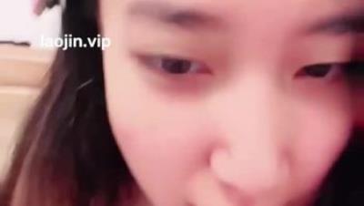 浙江传媒学院，大三杭州美女大学生，【陈小鱼】，发育极好的大屁股，羞涩中夹杂着无限欲望