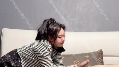 【完美露脸】专约精神小妹「霸王茶姬」「鱼哥原创」「光头佬探花」5月新档，第146部，极致反差眼镜妹人前矜持高冷，人后秒变口技大师2