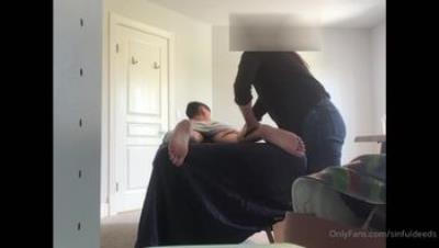 预约上门女按摩师自愿献身韩国大屌痞子「sinfuldeeds」OF私拍，首约丰满意大利已婚女技师，用奶子诱惑我发射